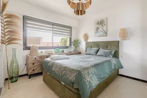 Premium Sea Front Apartment - Image 2