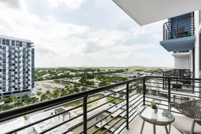 In the best area of Doral with all the amenities - Image 3
