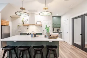 Designer Guest House in Circle C - Image 4