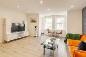Premium Brand New 1 Bedroom Apt (The Chic Nexus) - Image 2