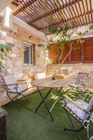 Boutique Eptalofos 15min from airport and sea - Image 5