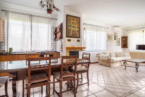 Apartment in a villa - Image 4
