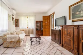 Apartment in a villa - Image 2