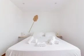 Premium Beachfront Apartment - Image 5