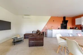 Air-conditioned 4 bedroom gîte with garden - Image 3