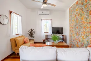Island Apt Near Sea w breakfast, pool, bikes,canoe - Image 4