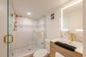 Cozy and Central Home - No cleaning fees! - Image 5