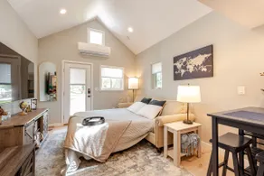 Cozy and Central Home - No cleaning fees! - Image 3