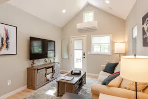 Cozy and Central Home - No cleaning fees! - Image 4