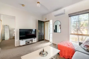 boutique apartment w free parking & direct access - Image 3