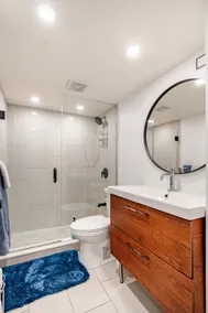 Cozy Suite King Bed Free Parking Private Entrance - Image 4