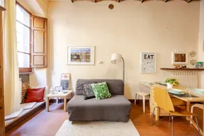 ”LA STANZA” APARTMENT IN HISTORICAL CENTER - Image 2
