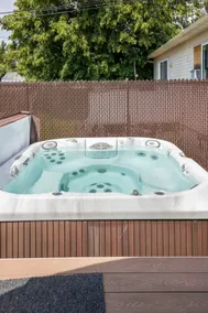 Complete house with hot tub and private courtyard - Image 5