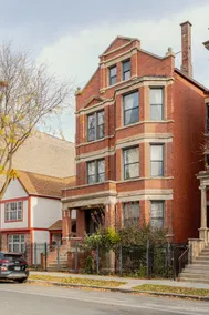 Bold Bohemian Splendor | 2BR | Pilsen - Image 4