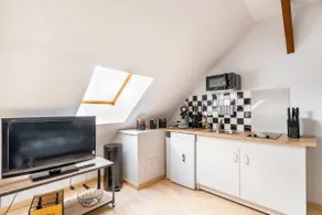 Quiet apartment/private parking - Image 2
