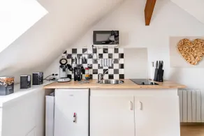 Quiet apartment/private parking - Image 4