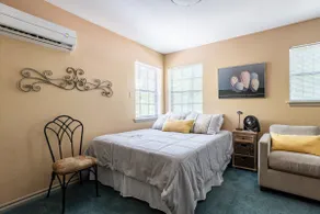Cozy Studio Apartment - Image 2