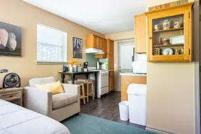 Cozy Studio Apartment - Image 3