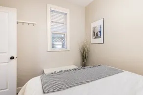 Private 10min toYVR/ Xtra clean/free parking - Image 5