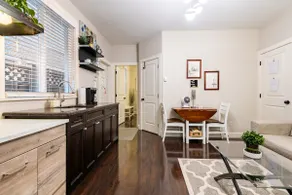 Private 10min toYVR/ Xtra clean/free parking - Image 2