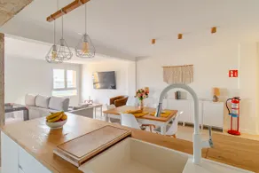 Luxury and comfort in a fishing district, 65” TV, Wi-Fi - Image 4