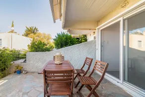 Panoramic Seaview Maisonette with Garden - Image 5