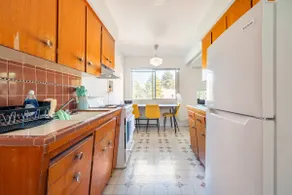 Eclectic 1BR Near the Beach in Kitsilano Heart - Image 5