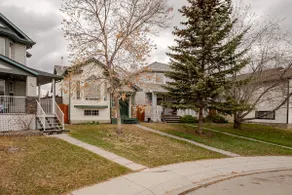 Cozy Apartment Above Garage in Calgary SE - Image 4