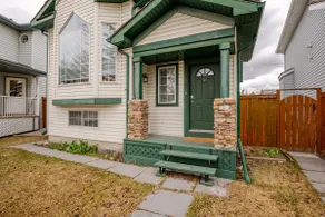 Cozy Apartment Above Garage in Calgary SE - Image 5