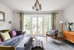Spacious Stylish House,R/way Museum,Parking,Garden - Image 2