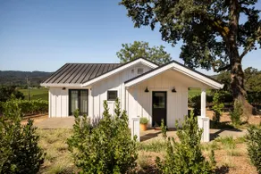 Luxury 1-br cottage on 30-acre Healdsburg vineyard - Image 2