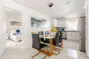 Beautiful Family House W/Salt Water Pool (Heated) - Image 2