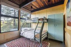 Two Creeks Treehouse - Image 5