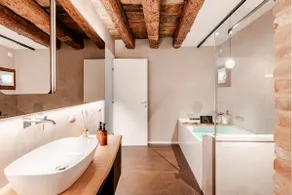Venice Luxury Suite - Private Jacuzzi and Design - Image 3