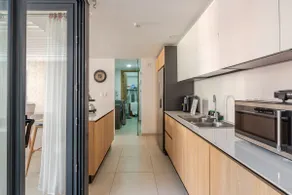 Brand new, with private Jacuzzi - Image 3