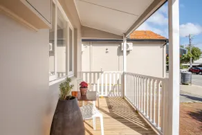 West End Cottage Reno’d historic 1brm with veranda - Image 4