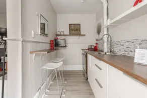 European Style Open Concept Oasis on the Tay River Basin - Image 3