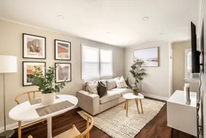 Modern 2BR Near EWR, NYC & Free EV Charging - Image 2