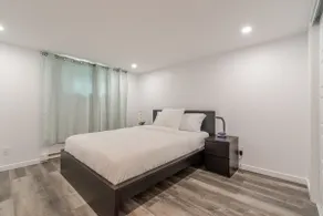Single Home in Laval Centre - Image 4
