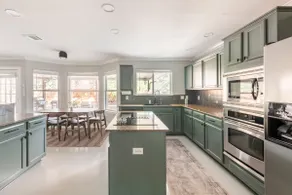 5BR Oasis w/ Pool, Hot Tub, Sauna & Putting Green - Image 3
