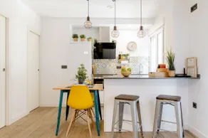 Nordic-style apartment near Granada Cathedral - Image 4