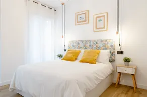 Nordic-style apartment near Granada Cathedral - Image 3