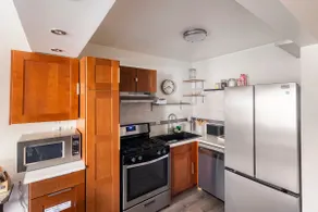 Large Duplex with private suite - Image 4