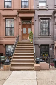 Large Duplex with private suite - Image 3