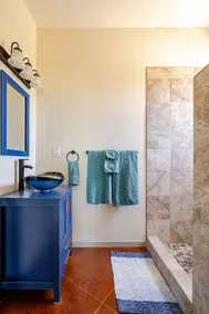 Suite 3.Private Entry Hotel Style - Image 5