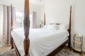 Chic 1 Bedroom Apartment w/ Comfy King Bed - Image 5