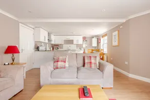 Town House i Central Wells med parkering - Image 2