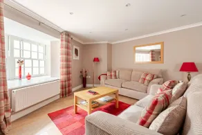 Town House in Central Wells with parking - Image 3