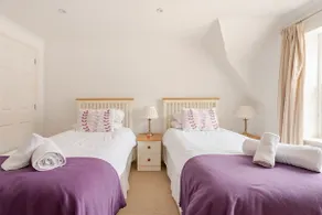 Town House in Central Wells with parking - Image 2