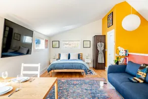 Enormous Farmhouse Loft, Walk to Lake & Light Rail - Image 5